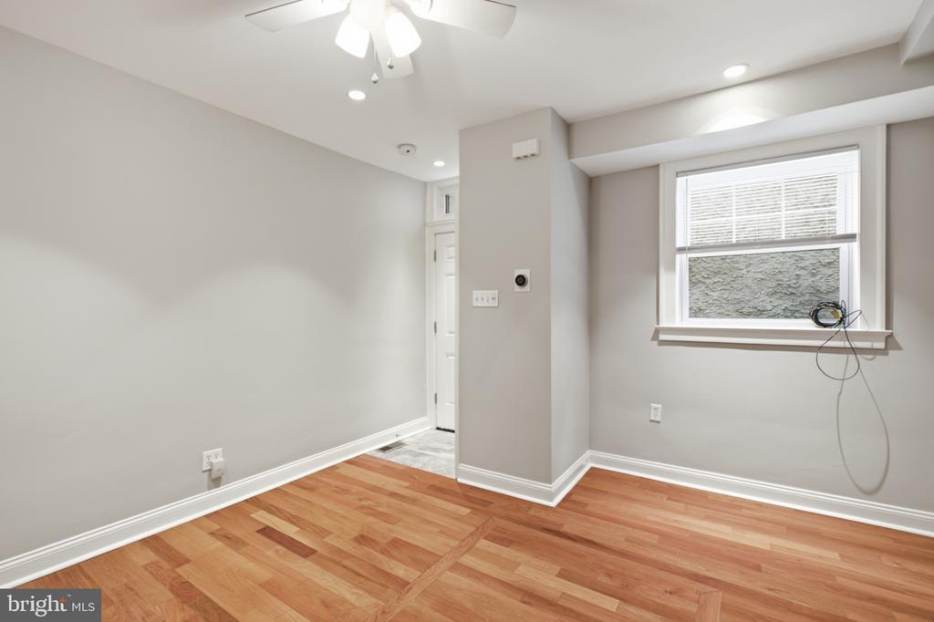 953 N RANDOLPH STREET Unit: 2R