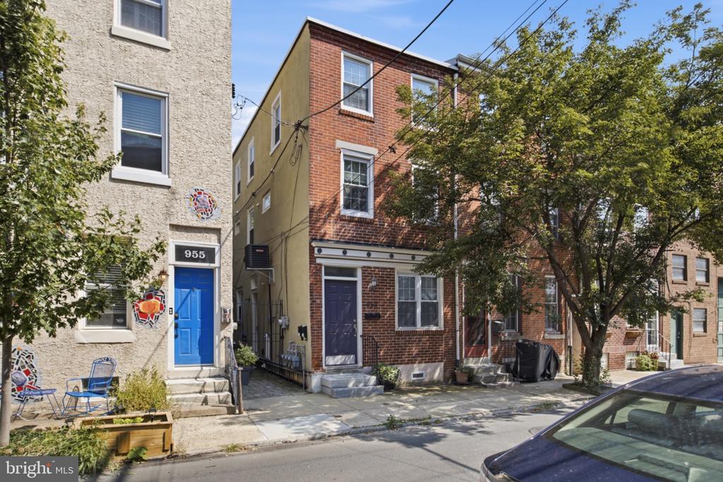 953 N RANDOLPH STREET Unit: 2R