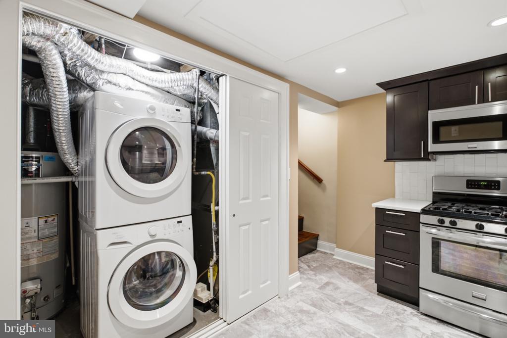 953 N RANDOLPH STREET Unit: 2R
