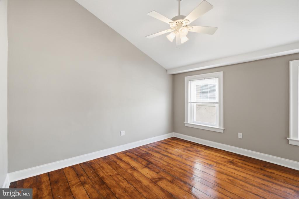 953 N RANDOLPH STREET Unit: 2R