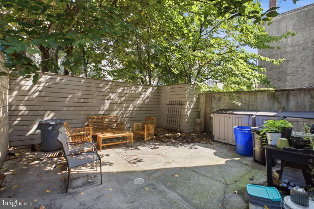953 N RANDOLPH STREET Unit: 2R
