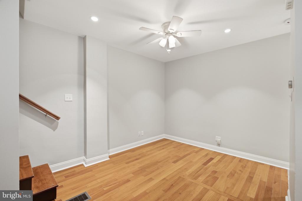 953 N RANDOLPH STREET Unit: 2R