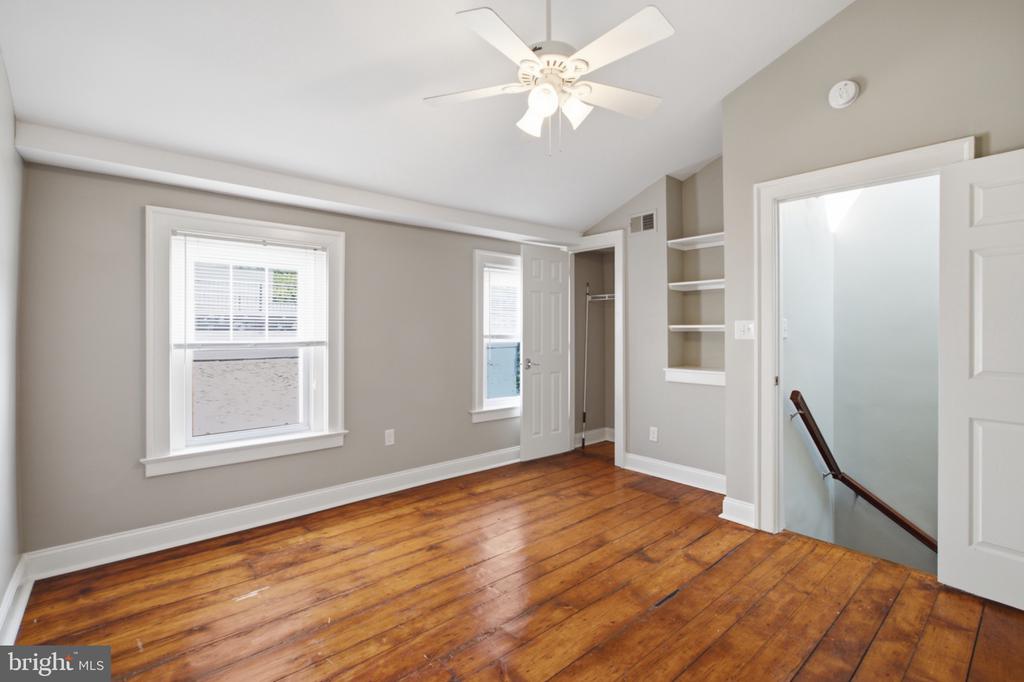 953 N RANDOLPH STREET Unit: 2R