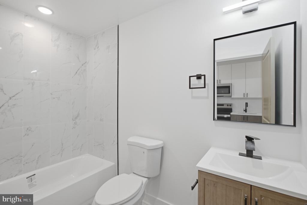 669 N 39TH STREET Unit: 3