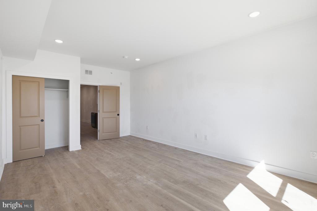669 N 39TH STREET Unit: 3