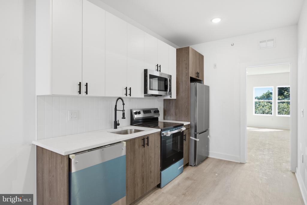 669 N 39TH STREET Unit: 3