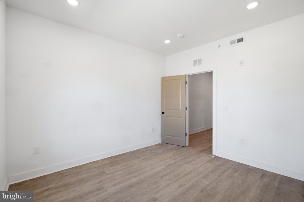 669 N 39TH STREET Unit: 3