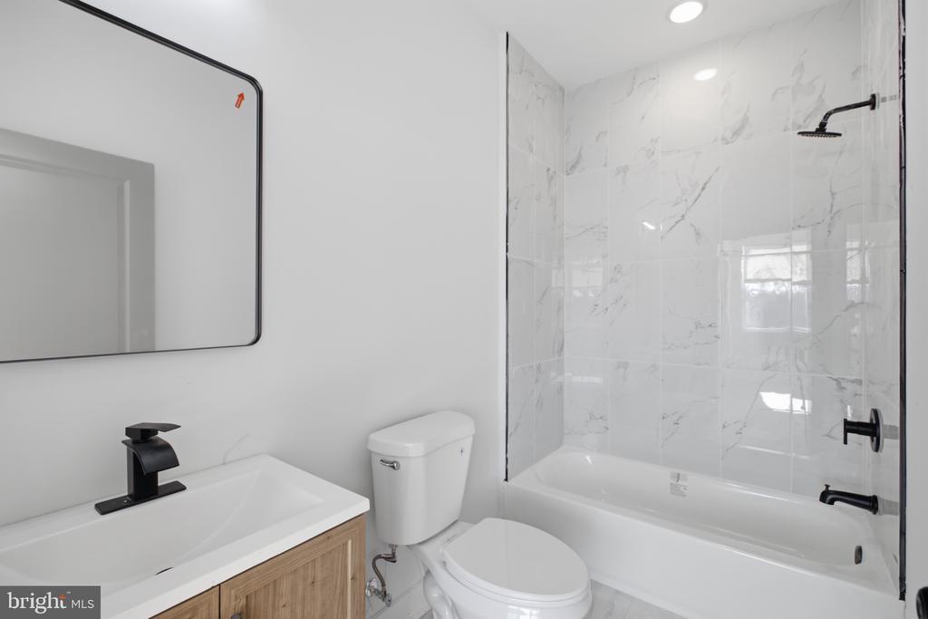 2330 N 16TH STREET Unit: 3