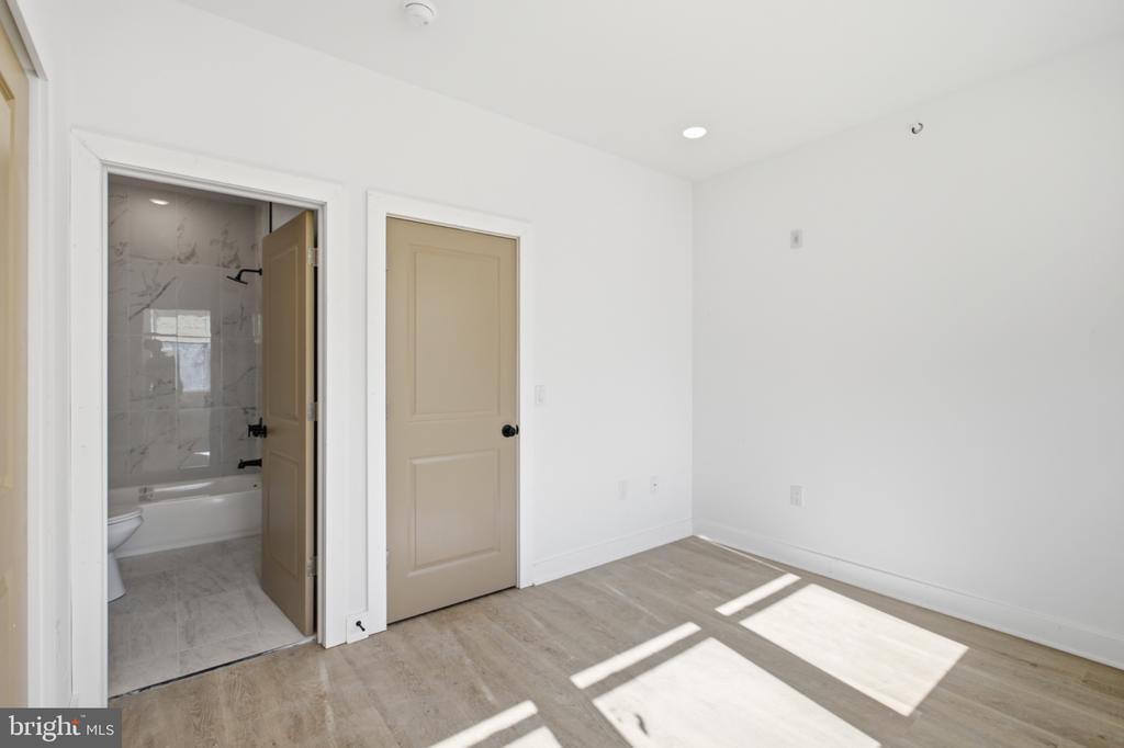2330 N 16TH STREET Unit: 3