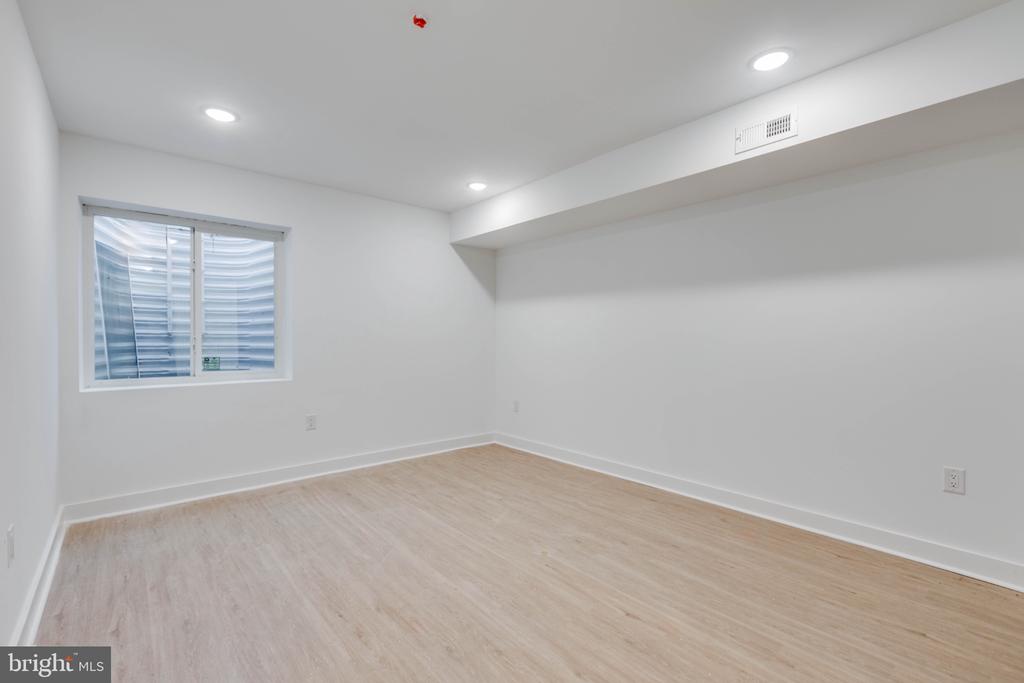 2314 N SYDENHAM STREET Unit: 1