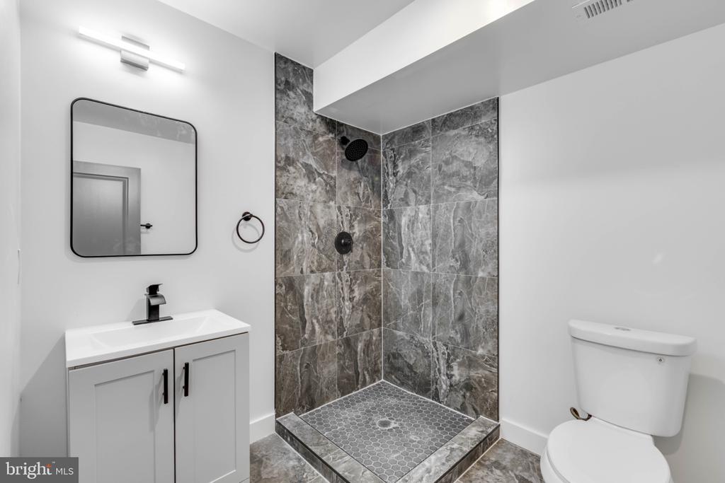 2314 N SYDENHAM STREET Unit: 1