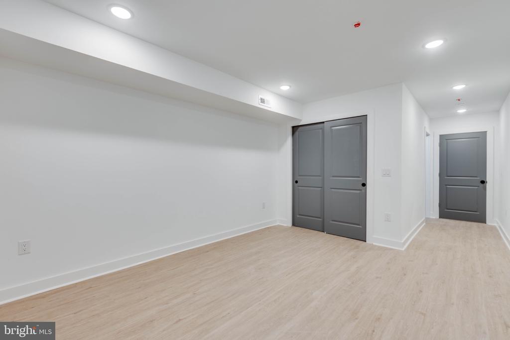 2314 N SYDENHAM STREET Unit: 1