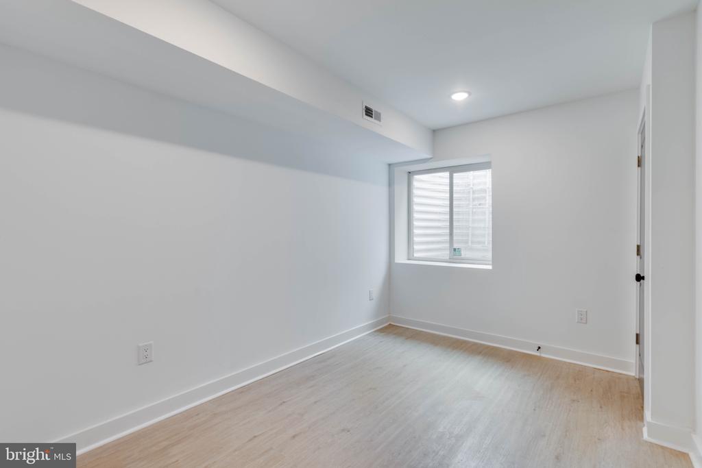 2314 N SYDENHAM STREET Unit: 1
