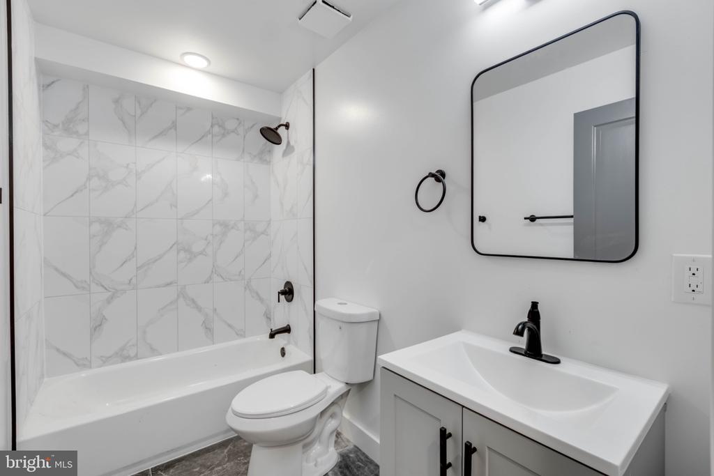2314 N SYDENHAM STREET Unit: 1