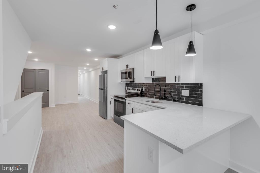 2314 N SYDENHAM STREET Unit: 1
