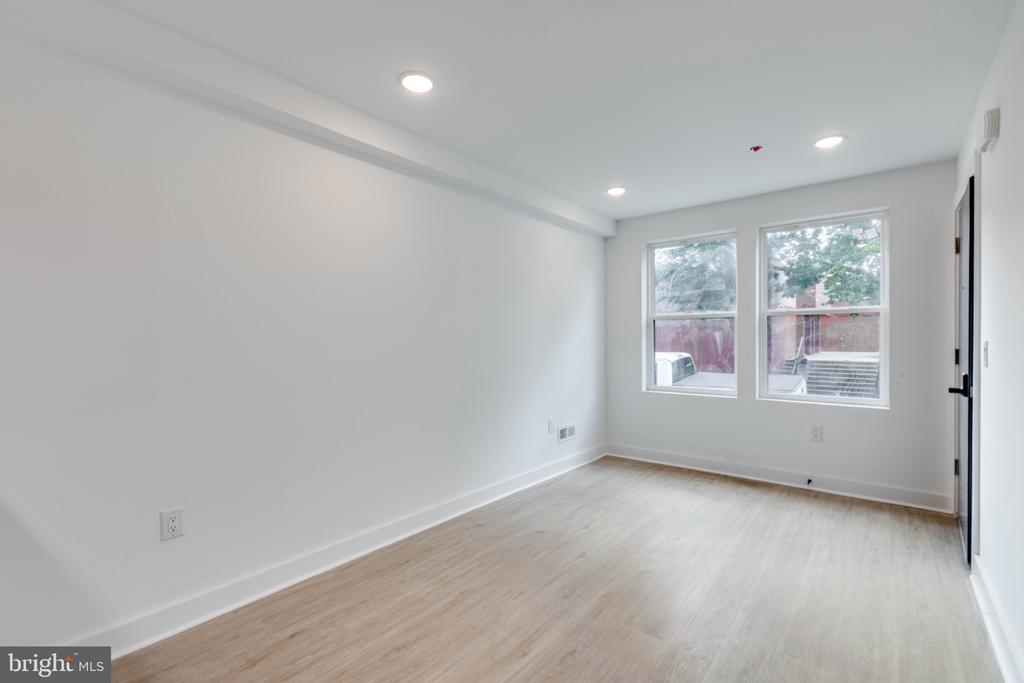 2314 N SYDENHAM STREET Unit: 1
