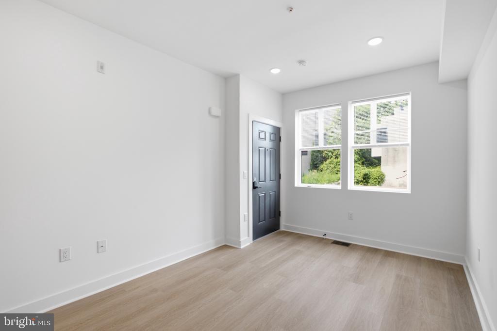 2253 N 12TH STREET Unit: 1