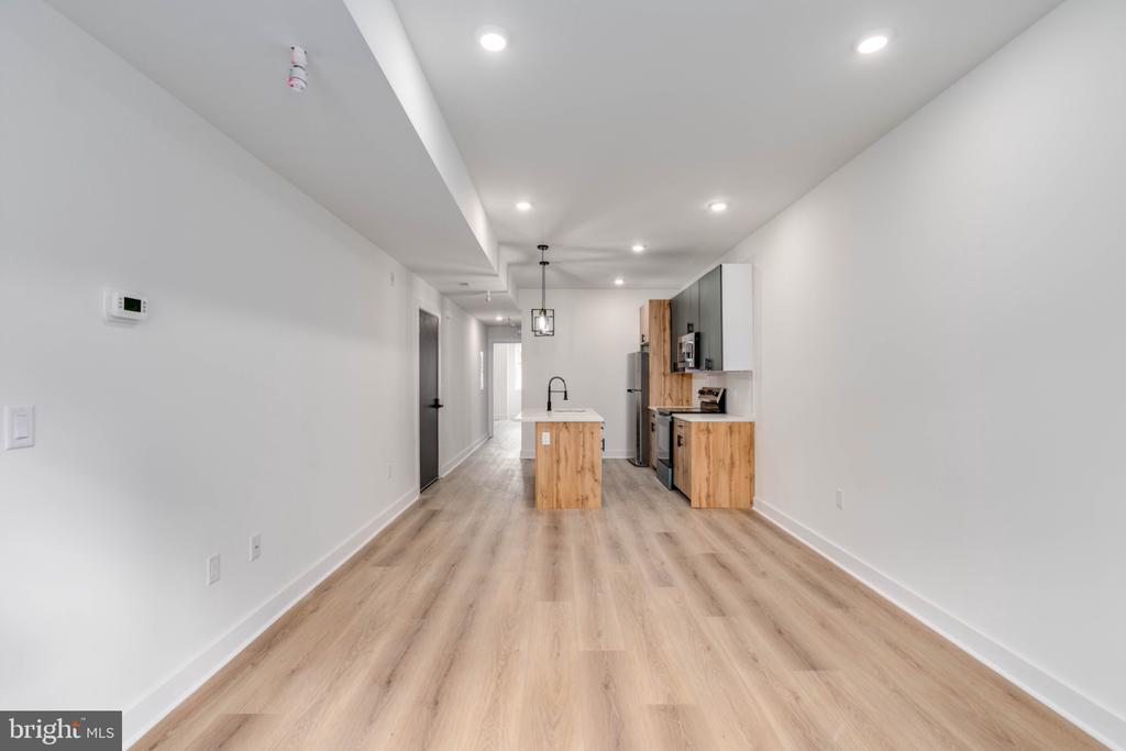 1224 W SILVER STREET Unit: 2