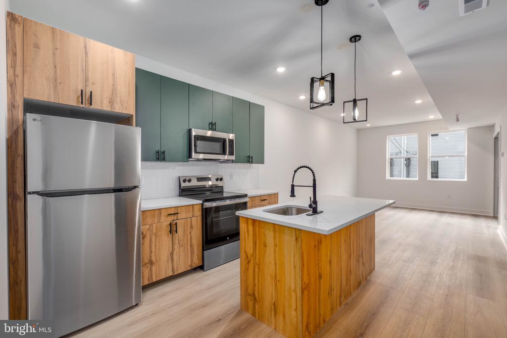 1224 W SILVER STREET Unit: 2