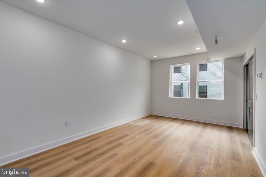 1224 W SILVER STREET Unit: 2