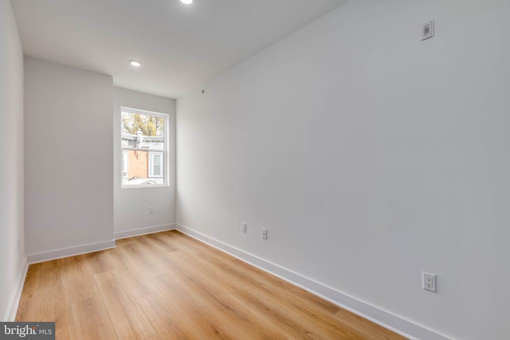 1224 W SILVER STREET Unit: 2