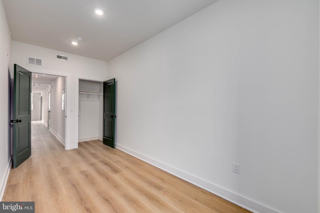 1224 W SILVER STREET Unit: 2
