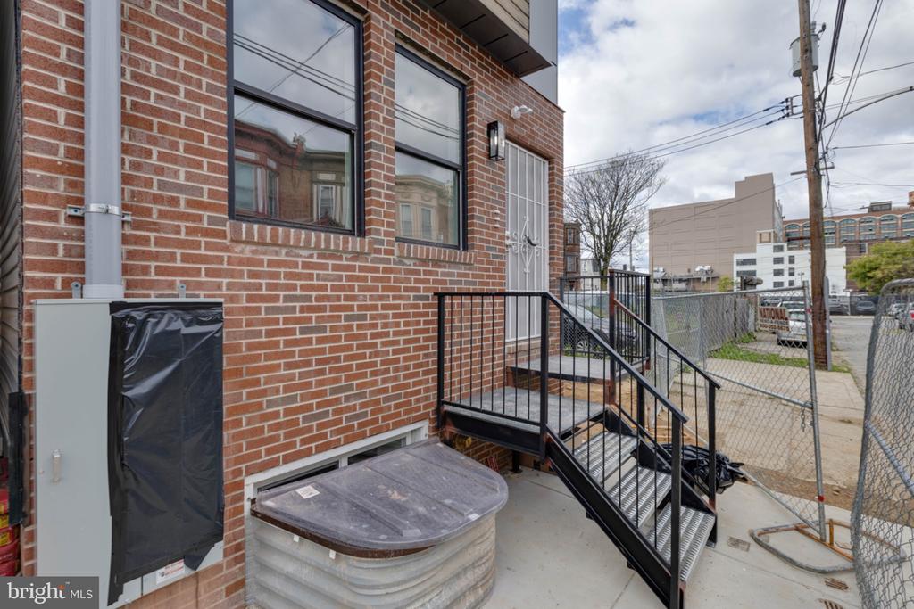1224 W SILVER STREET Unit: 2