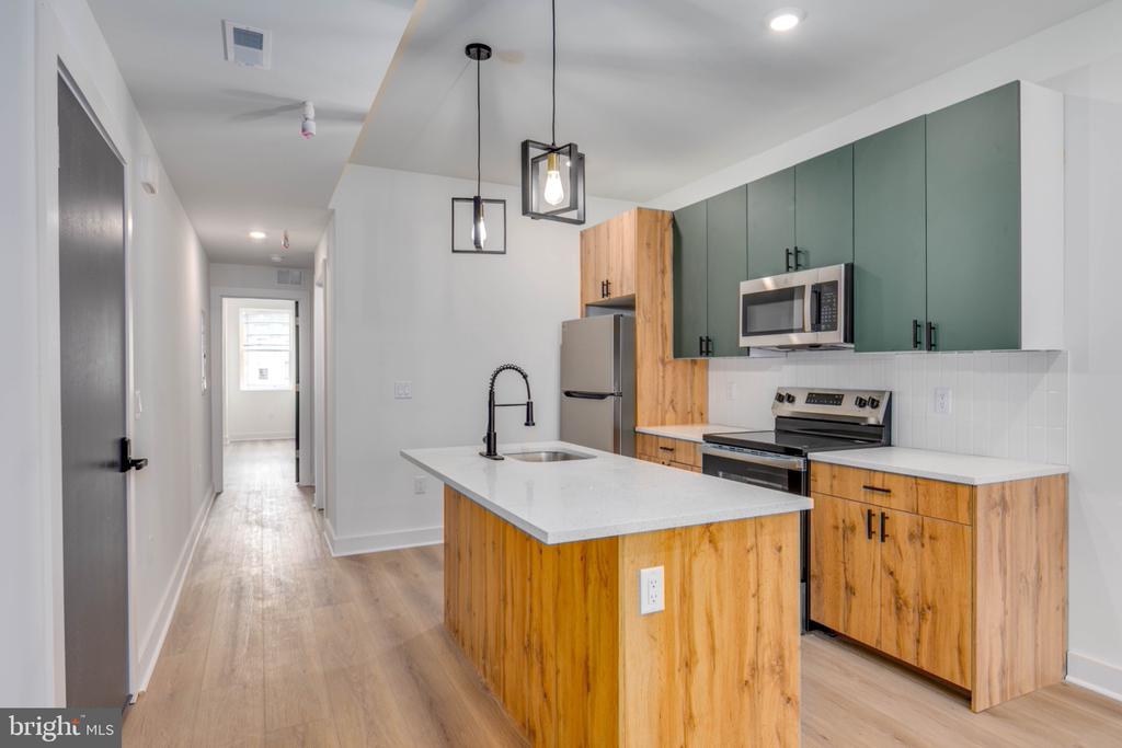 1224 W SILVER STREET Unit: 2