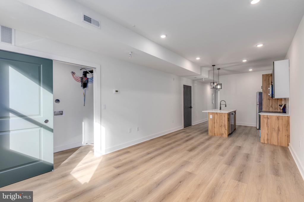 1224 W SILVER STREET Unit: 2