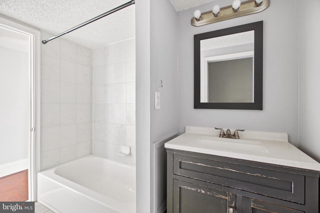 1821 MEMPHIS STREET Unit: 2