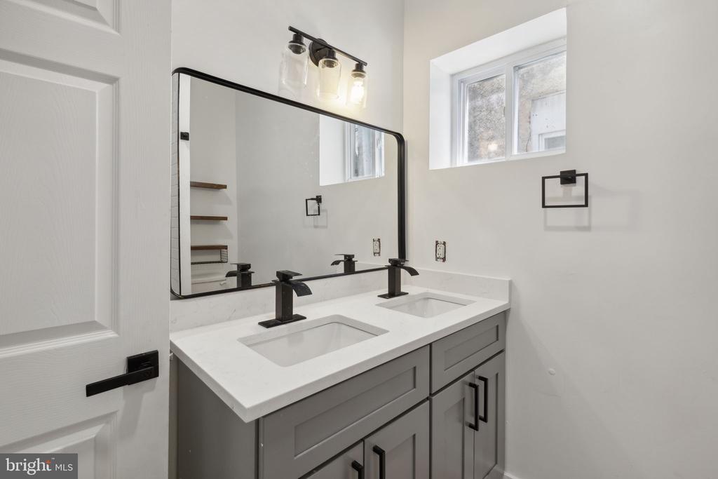 4928 WALTON AVENUE Unit: 1