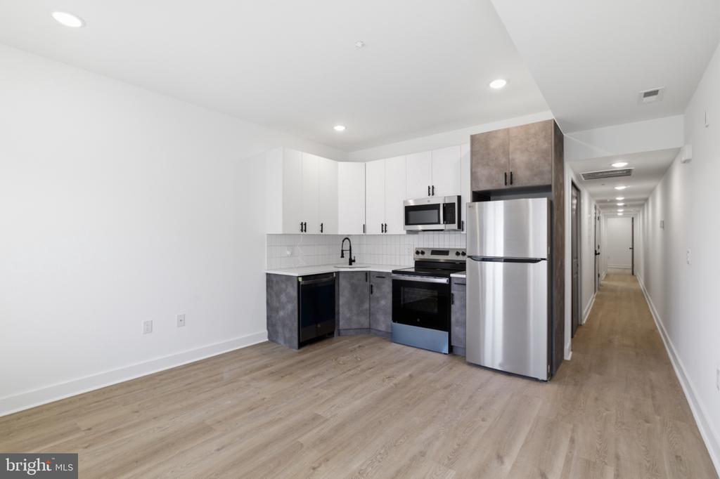 630 W CUMBERLAND STREET Unit: B