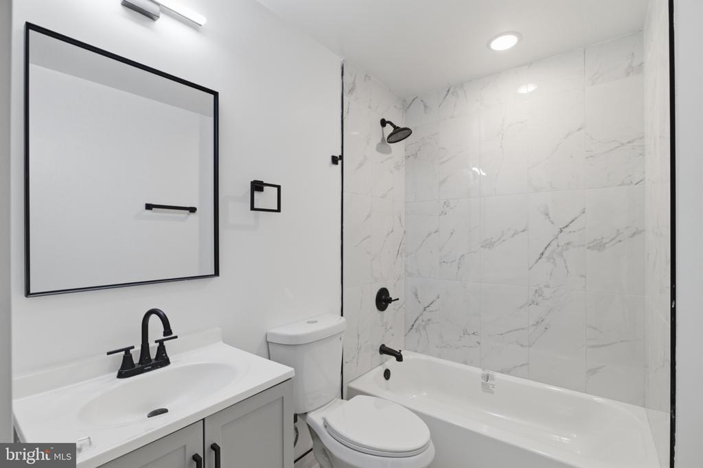 630 W CUMBERLAND STREET Unit: B