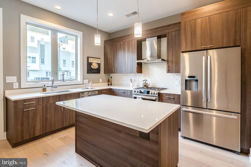 740 S CHRIS COLUMBUS BOULEVARD Unit: 70
