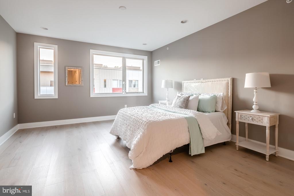 740 S CHRIS COLUMBUS BOULEVARD Unit: 70