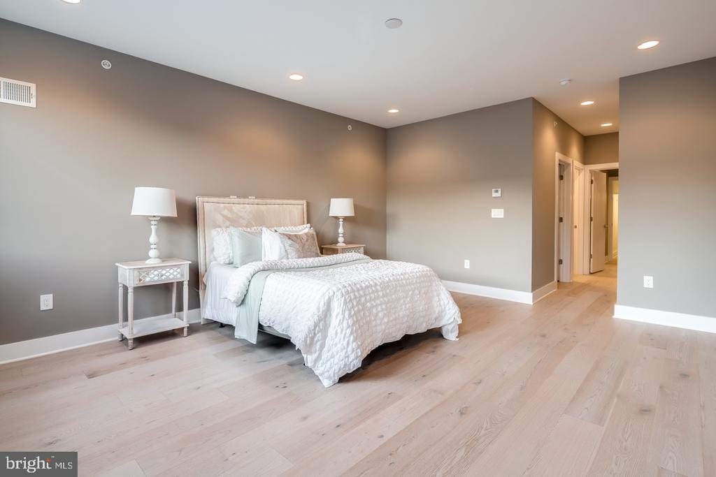 740 S CHRIS COLUMBUS BOULEVARD Unit: 70