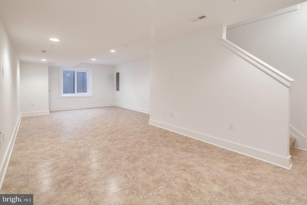 740 S CHRIS COLUMBUS BOULEVARD Unit: 70