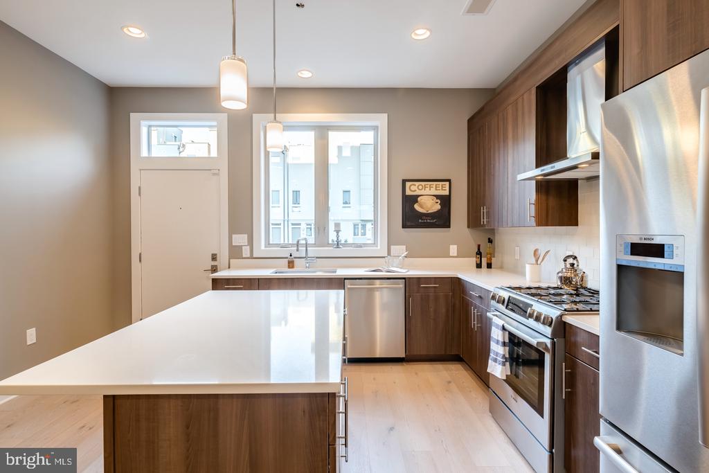 740 S CHRIS COLUMBUS BOULEVARD Unit: 70