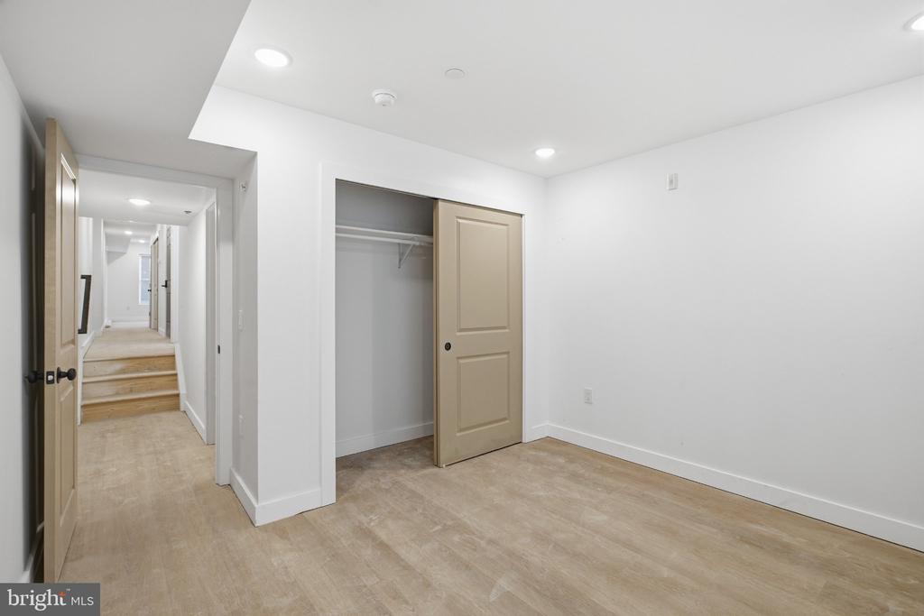 1902 W DIAMOND STREET Unit: 2