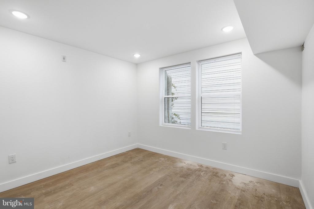 1902 W DIAMOND STREET Unit: 2