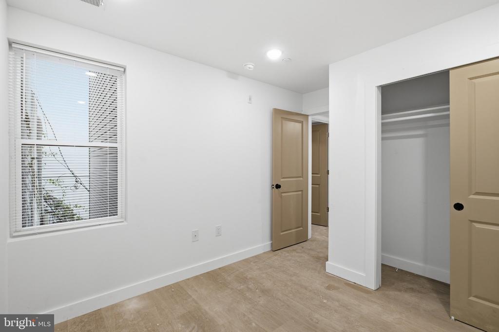 1902 W DIAMOND STREET Unit: 2