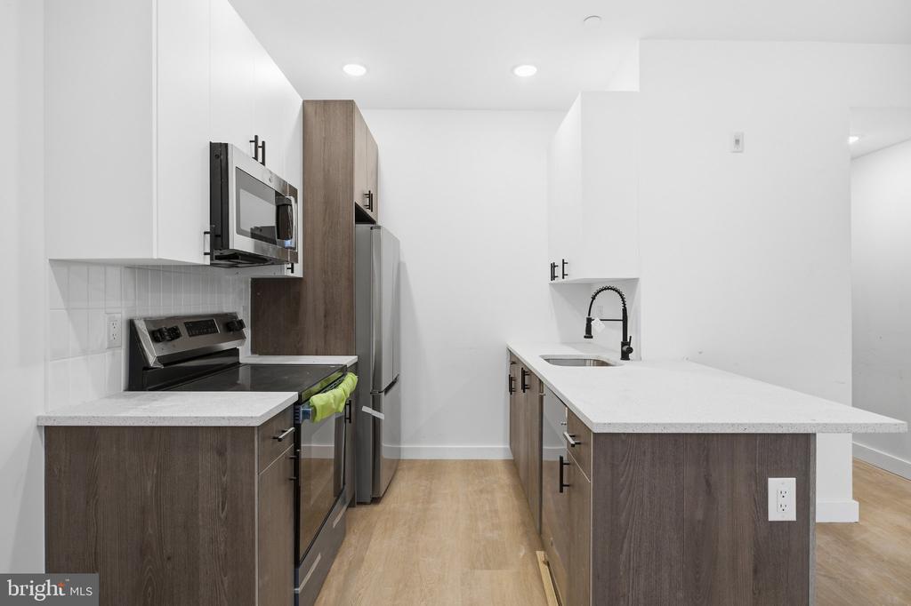 1902 W DIAMOND STREET Unit: 2