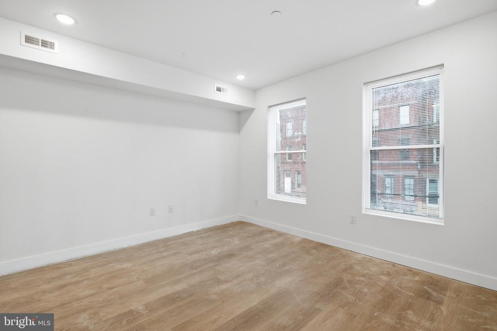 1902 W DIAMOND STREET Unit: 2