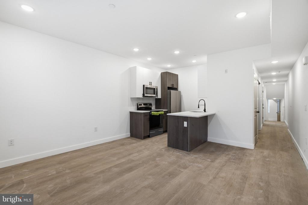 1902 W DIAMOND STREET Unit: 2