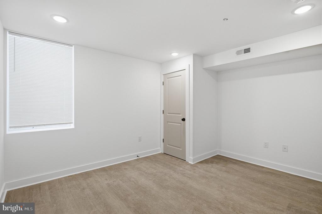 1230 W YORK STREET Unit: 1