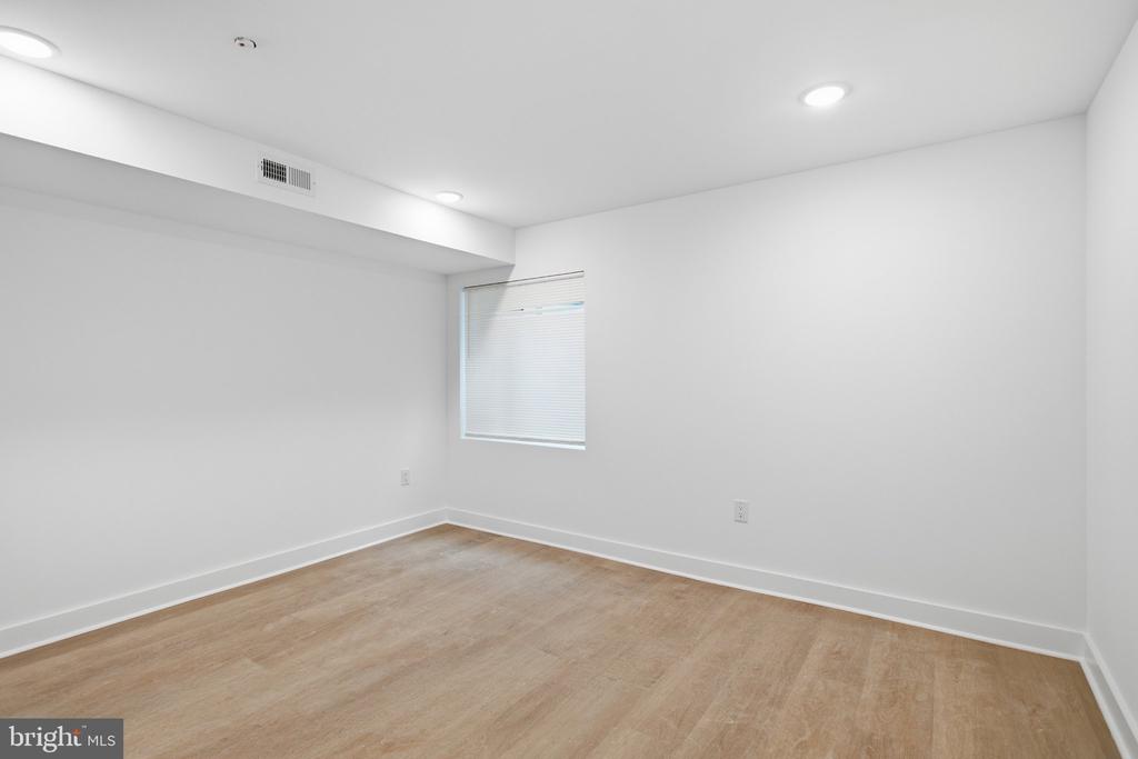 1230 W YORK STREET Unit: 1