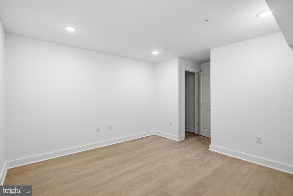 1230 W YORK STREET Unit: 1