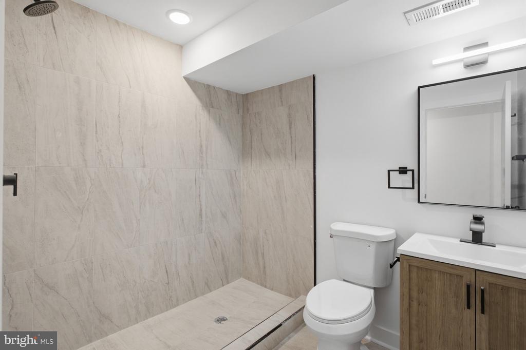 1230 W YORK STREET Unit: 1