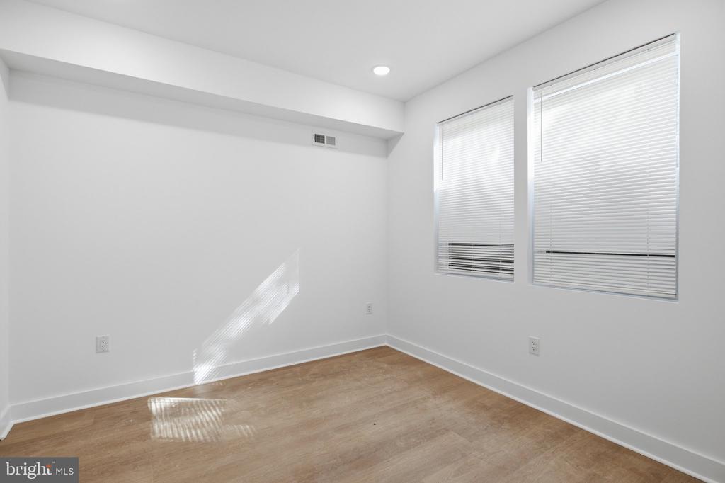 1230 W YORK STREET Unit: 1