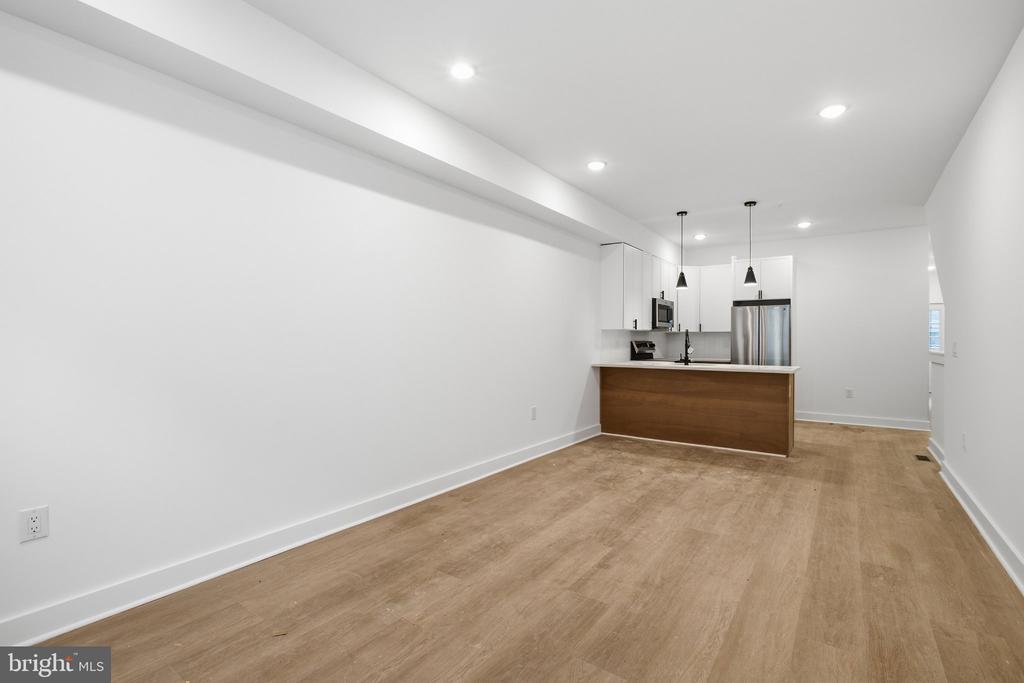 1230 W YORK STREET Unit: 1